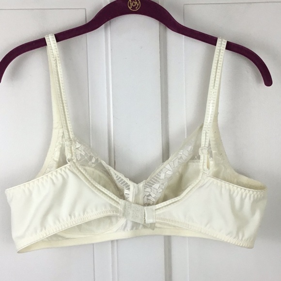 Chantelle Wirefree Unlined Bra - Picture 4 of 10